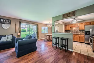 22 Superior Ct, Schaumburg, IL 60193 - Photo 5