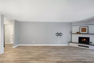 740 Saint Andrews Ln, Crystal Lake, IL 60014 - Photo 5