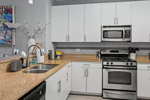 757 N Orleans St, Chicago, IL 60654 - Photo 9