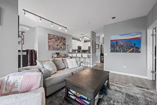 757 N Orleans St, Chicago, IL 60654 - Photo 13