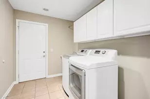 2S560 Seneca Dr, Wheaton, IL 60189 - Photo 25