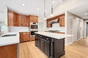 2S560 Seneca Dr, Wheaton, IL 60189 - Photo 15