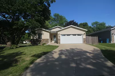 402 S McLean Street, Hudson, IL 61748 - Photo 35
