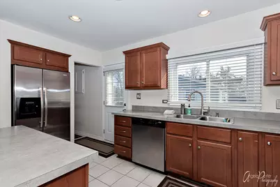 533 Bobby Lane, Mundelein, IL 60060 - Photo 5