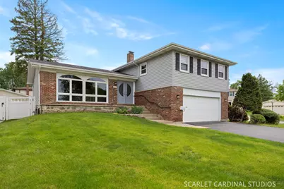 345 Hillcrest Lane, Lombard, IL 60148 - Photo 1