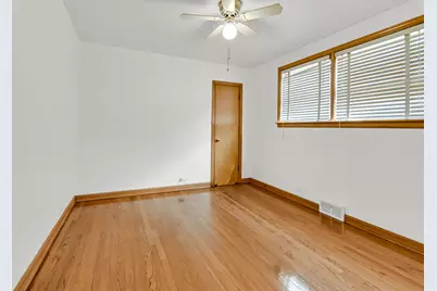 8242 S Damen Avenue, Chicago, IL 60620 - Photo 5