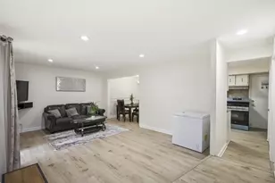 2130 Country Club Dr, Woodridge, IL 60517 - Photo 3