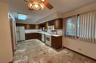 613 Fairlane Dr, Joliet, IL 60435 - Photo 9