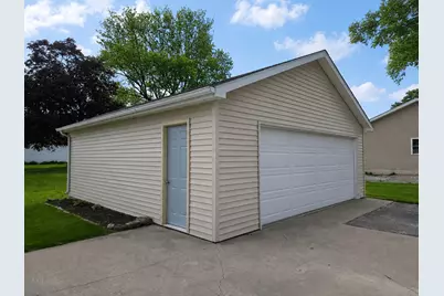 302 E Fine Street, Ashkum, IL 60911 - Photo 3