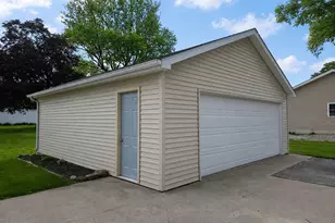 302 E Fine St, Ashkum, IL 60911 - Photo 3
