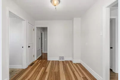 626 E Division Street, Lockport, IL 60441 - Photo 17