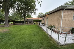 18724 Sherman St, Lansing, IL 60438 - Photo 31