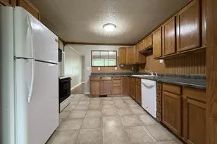 1165 Roselawn Dr, Paxton, IL 60957 - Photo 7