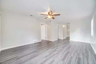 608 Fox St, Joliet, IL 60432 - Photo 3