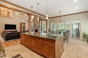 261 S Kenilworth Ave, Glen Ellyn, IL 60137 - Photo 9