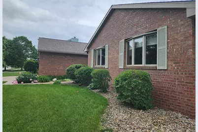 2707 Foxridge Run, Bloomington, IL 61704 - Photo 3