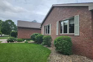 2707 Foxridge Run, Bloomington, IL 61704 - Photo 3