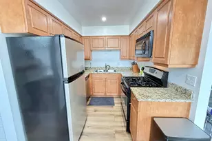 1077 Courtland Dr, Buffalo Grove, IL 60089 - Photo 9