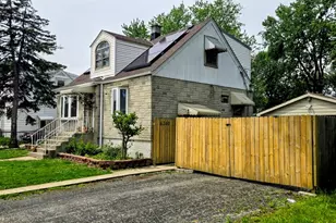 6240 W 87th St, Burbank, IL 60459 - Photo 3