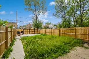 1002 N Avers Ave, Chicago, IL 60651 - Photo 17