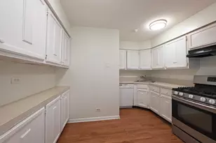 12 Parkside Ct, Vernon Hills, IL 60061 - Photo 7