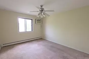 12 Parkside Ct, Vernon Hills, IL 60061 - Photo 11