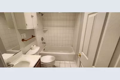 1910 W Hatherleigh Court #2D, Mount Prospect, IL 60056 - Photo 13