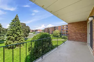 16 E Old Willow Rd, Prospect Heights, IL 60070 - Photo 9
