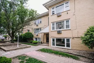 6634 W 95th St, Oak Lawn, IL 60453 - Photo 1
