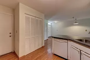 25 Coolidge Ct, Streamwood, IL 60107 - Photo 9