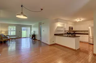 25 Coolidge Ct, Streamwood, IL 60107 - Photo 3