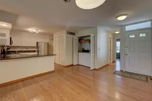 25 Coolidge Ct, Streamwood, IL 60107 - Photo 5