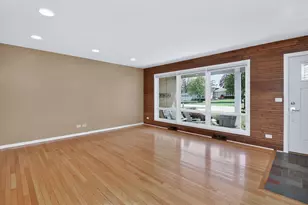 700 E Turner Ave, Roselle, IL 60172 - Photo 3