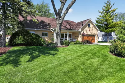 700 E Turner Avenue, Roselle, IL 60172 - Photo 1