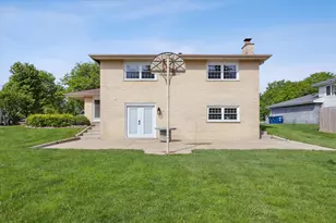 7825 Stratford Pl, Darien, IL 60561 - Photo 33