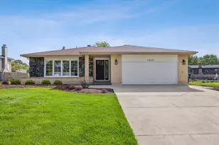 7825 Stratford Pl, Darien, IL 60561 - Photo 1