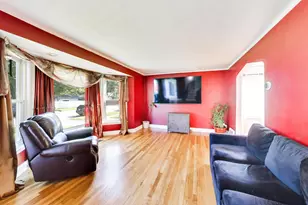 2923 W 97th St, Evergreen Park, IL 60805 - Photo 3