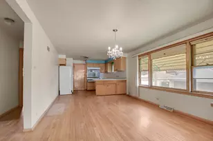 843 W 34th Pl, Chicago, IL 60608 - Photo 5