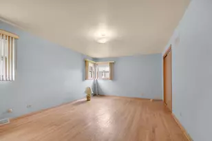 843 W 34th Pl, Chicago, IL 60608 - Photo 9