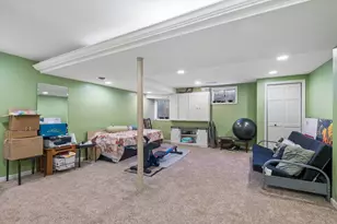 2142 N Summit St, Wheaton, IL 60187 - Photo 29