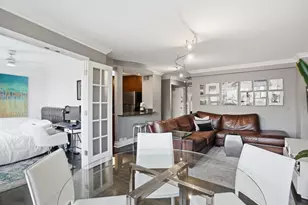 1455 N Sandburg Terrace, Chicago, IL 60610 - Photo 15
