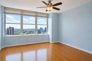 655 W Irving Park Rd, Chicago, IL 60613 - Photo 17
