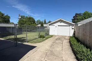 1626 N Prairie Ave, Crest Hill, IL 60403 - Photo 21