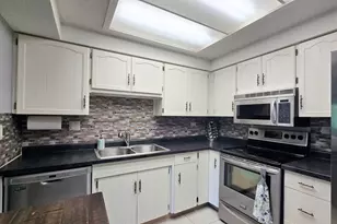 917 Vose Dr, Gurnee, IL 60031 - Photo 7