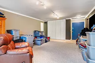 2431 E Brandenberry Ct, Arlington Heights, IL 60004 - Photo 9