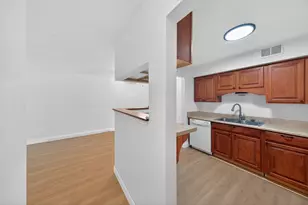 3235 S Manor Dr, Lansing, IL 60438 - Photo 7