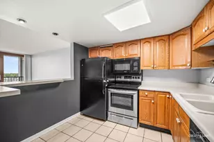 2015 S Finley Rd, Lombard, IL 60148 - Photo 7