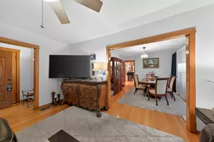 5438 W Melrose St, Chicago, IL 60641 - Photo 7