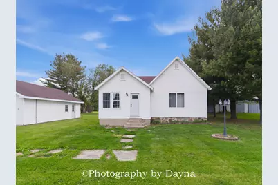 201 NW Lexington Street, Iroquois, IL 60945 - Photo 1