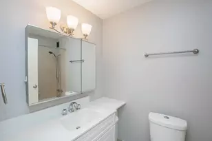 2740 N Pine Grove Ave, Chicago, IL 60614 - Photo 9
